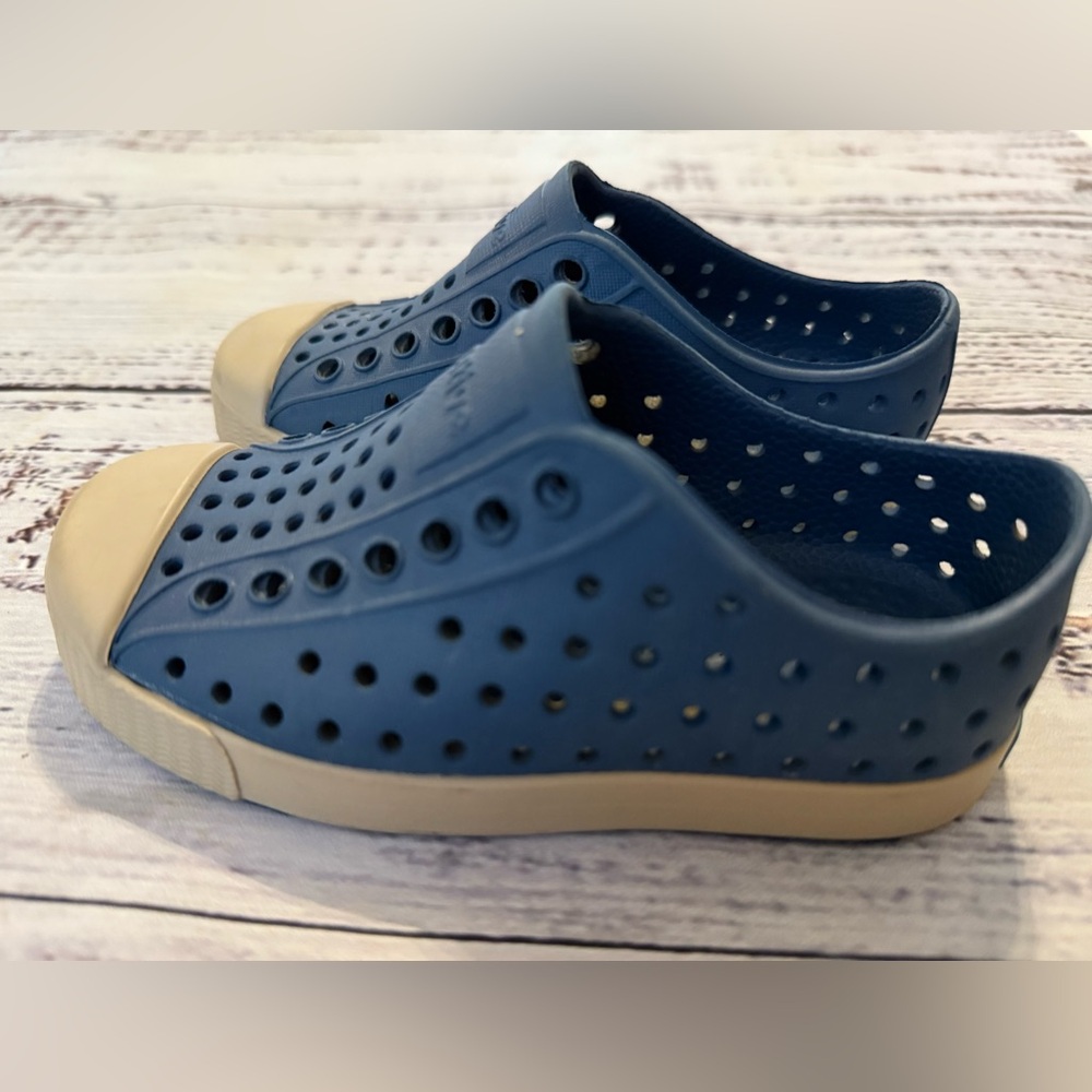 Native Jefferson Blue Tan Sneakers Toddler size 8